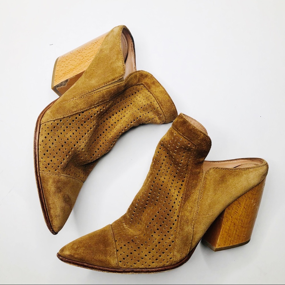 SIGERSON MORRISON camel block heels